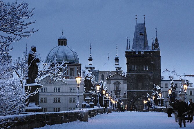 Pedestrian tour of Prague in Spanish - Kafka Square and the Clementinum