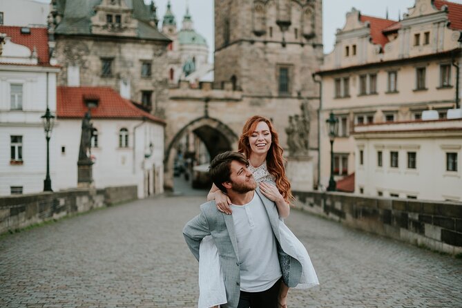 Photographer in Prague - Couple, engagement & portrait photoshoot - Getting natural portraits without looking awkward