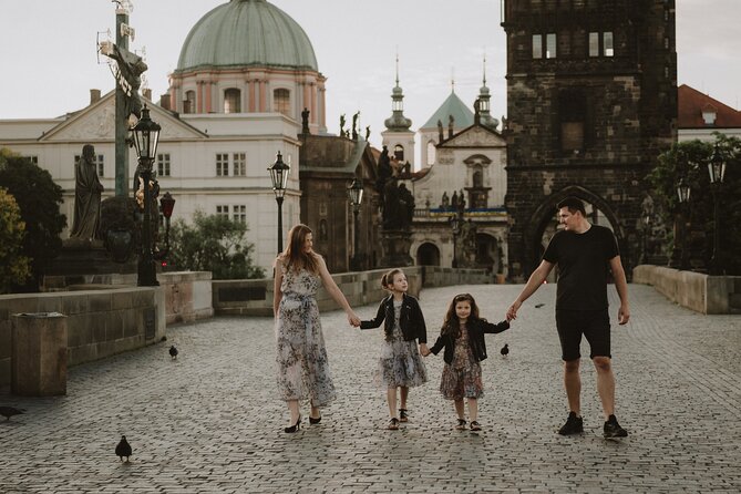 Photographer in Prague, private photoshoot - Malá Strana and the route through Kampa Park