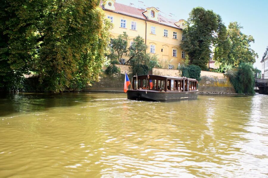 Prague: 1.5-Hour River Boat Cruise and Guided Tour - Entering Čertovka, Prague’s Little Venice