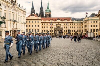 1-Hour Castle Tour With Fast-GET Admission Ticket