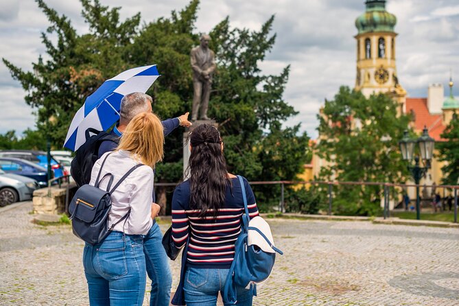 Prague: 1-Hour Castle Tour With Fast-GET Admission Ticket - Getting into Prague Castle with less ticket-line hassle