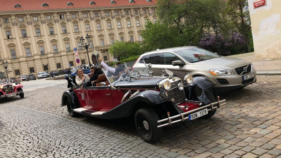 Prague: 1-Hour Private Tour in Vintage Car - Josefov and the Old New Synagogue