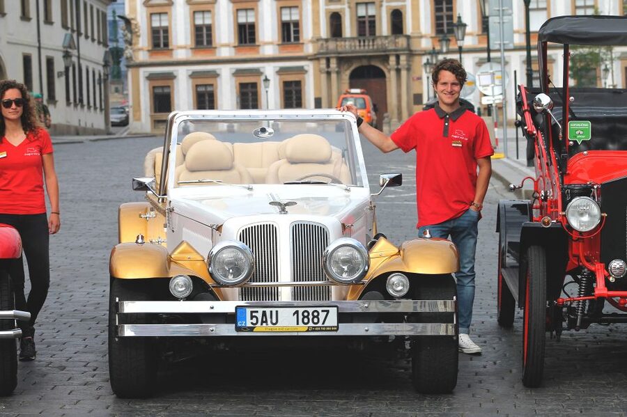 Prague: 1-Hour Vintage Car Tour - Prague Castle and the city’s grand views
