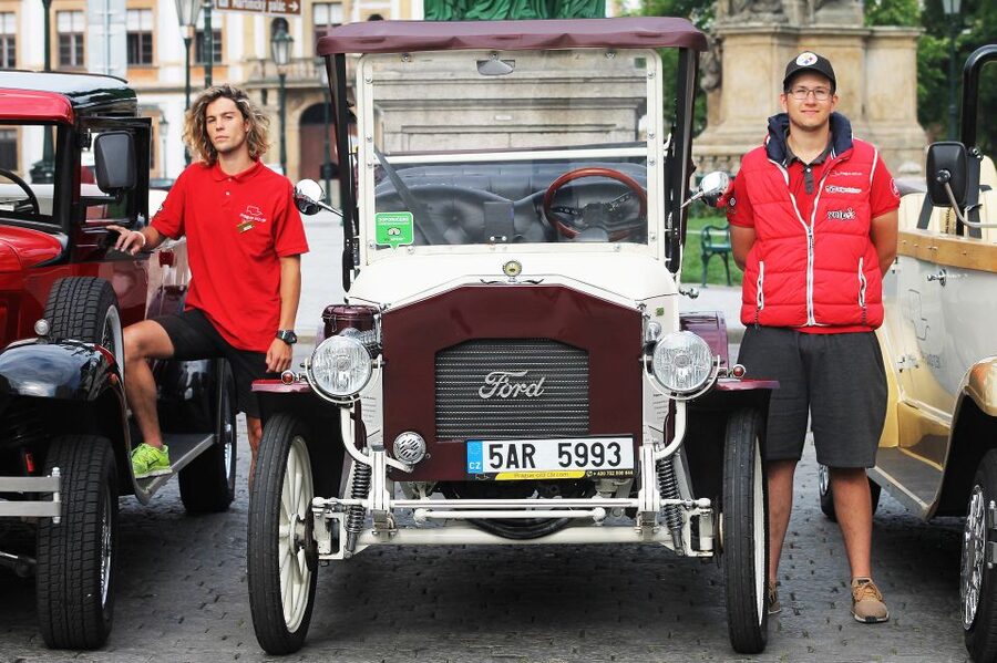 Prague: 1-Hour Vintage Car Tour - Weather, photos, and the vintage-car atmosphere