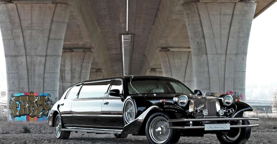Prague: 1-Hour Vintage Limousine Rental - Key points at a glance