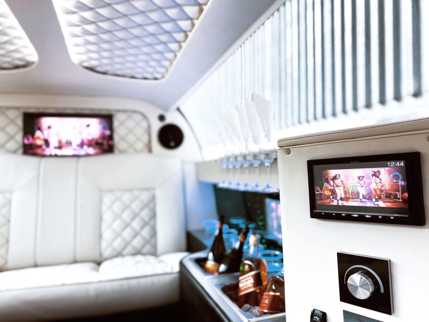 Prague: 1-Hour Vintage Limousine Rental - The scenic photo stop at Prague Castle or Strahov