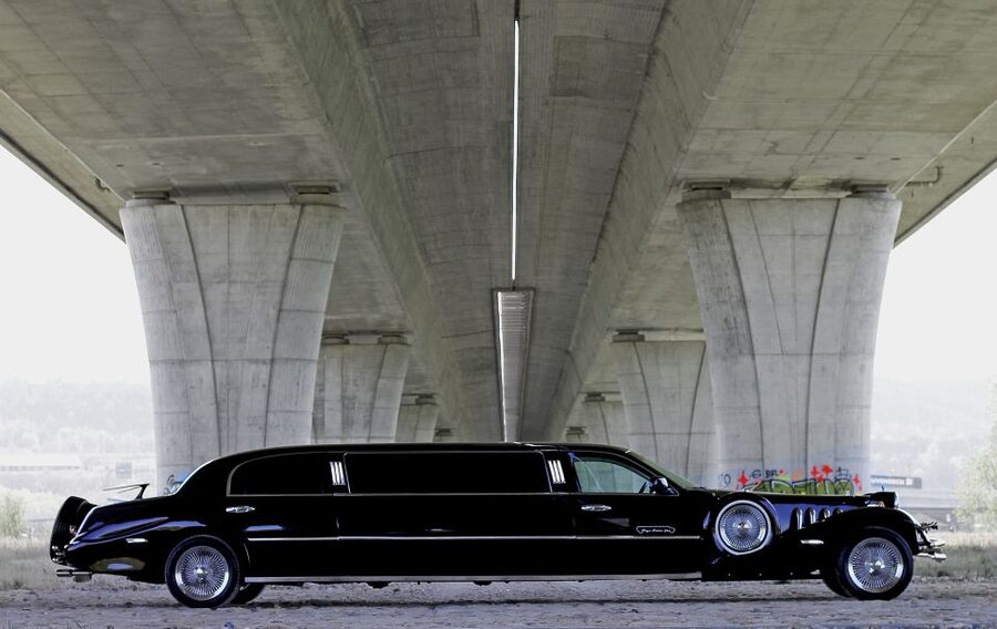 Prague: 1-Hour Vintage Limousine Rental - Practical ways to make the hour work better