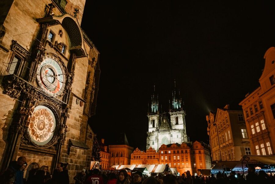 Prague: 2-3h Magical Christmas Markets Tour with Inclusions - Guides who add more than directions