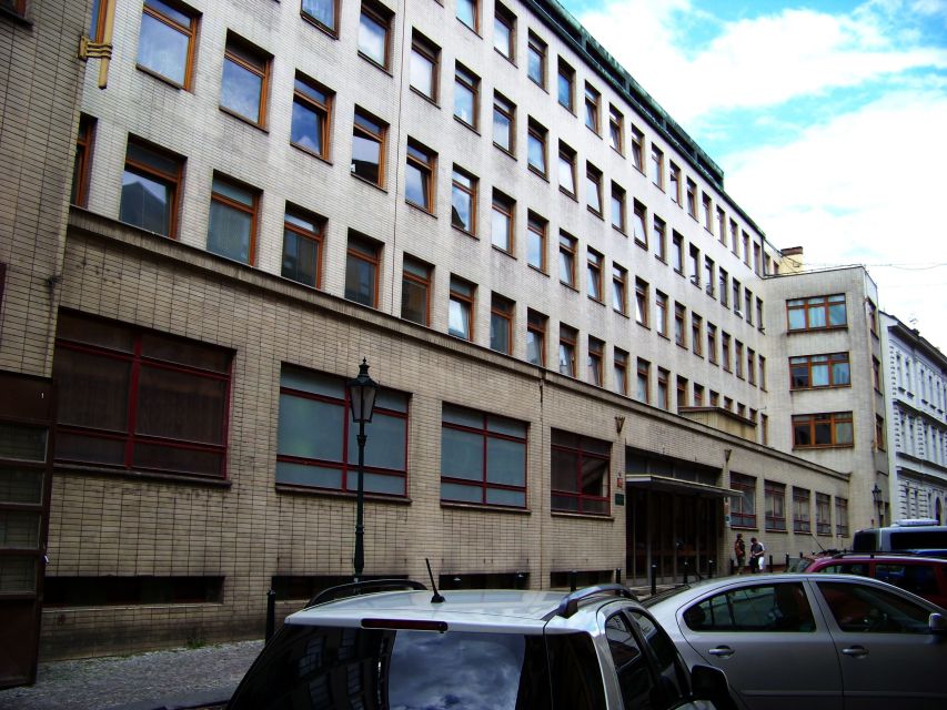 Prague: 2-Hour Back to Communism Walking Tour - Starting at Na Příkopě 28 or Na Příkopě 864