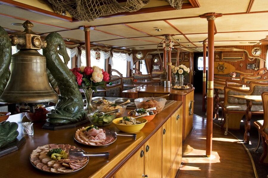 Prague: 2-Hour Lunch Cruise on the Vltava River - What the cruise explains, and what it leaves out
