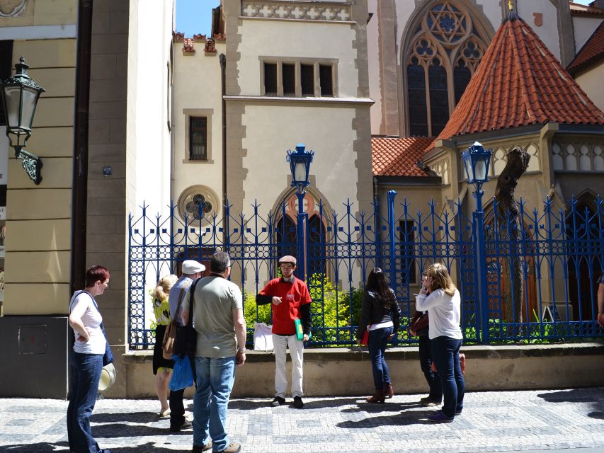Prague: 2-Hour Old Town and Jewish Ghetto Walking Tour - Key points at a glance