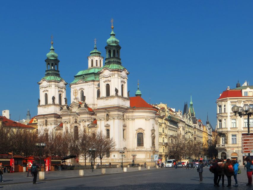 Prague: 2-Hour Old Town and Jewish Ghetto Walking Tour - What guides add to the experience