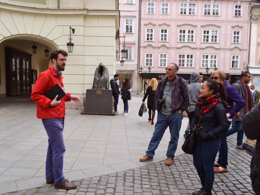 Prague: 2-Hour Old Town and Jewish Ghetto Walking Tour - Prague in two hours, with the story connected
