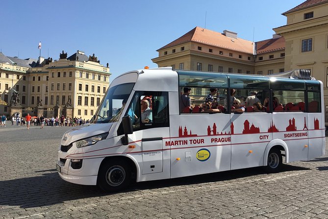 Prague 2-hour Panoramic Bus Tour - What really happens at the 30 to 45-minute castle break