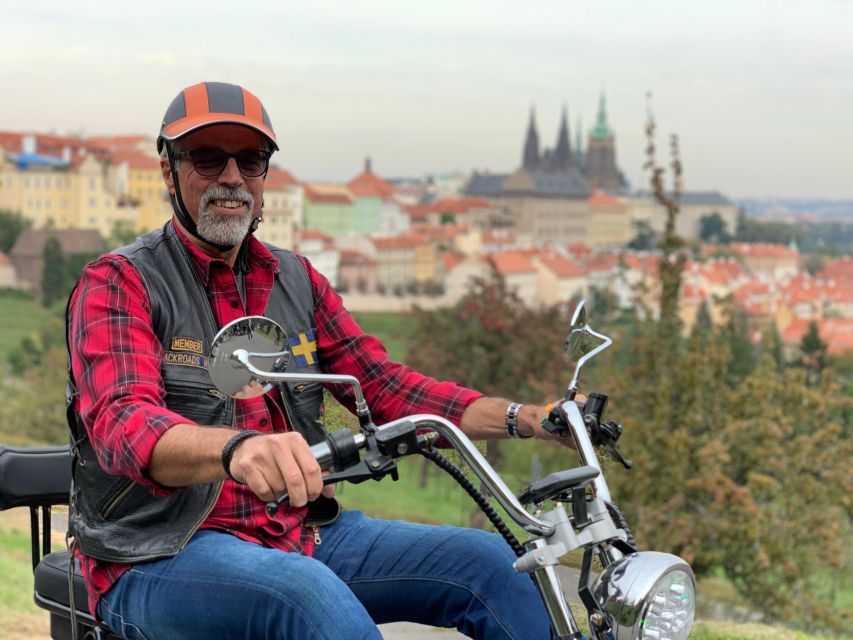 Prague: 2-Hour Trike Live Guided Tour of Old Town - Languages, guides, and the level of support