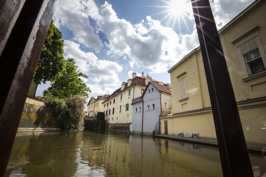 Prague: 3–Hour Castle Grounds Walking Tour and River Cruise - Kampa Island and the character of Malá Strana