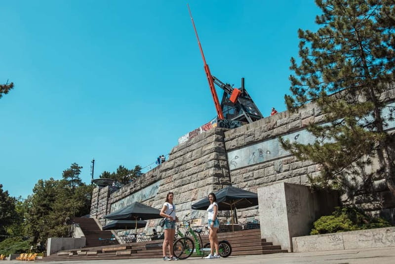 Prague: 3-Hour E-Scooter Tour in German - Prague Castle, Loreta, and Strahov