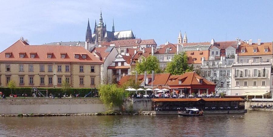 Prague: 3-hour Evening River Cruise with Dinner - Key points to know before booking