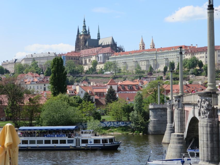 Prague: 3-hour Evening River Cruise with Dinner - Dinner on board: useful, but not a formal restaurant meal