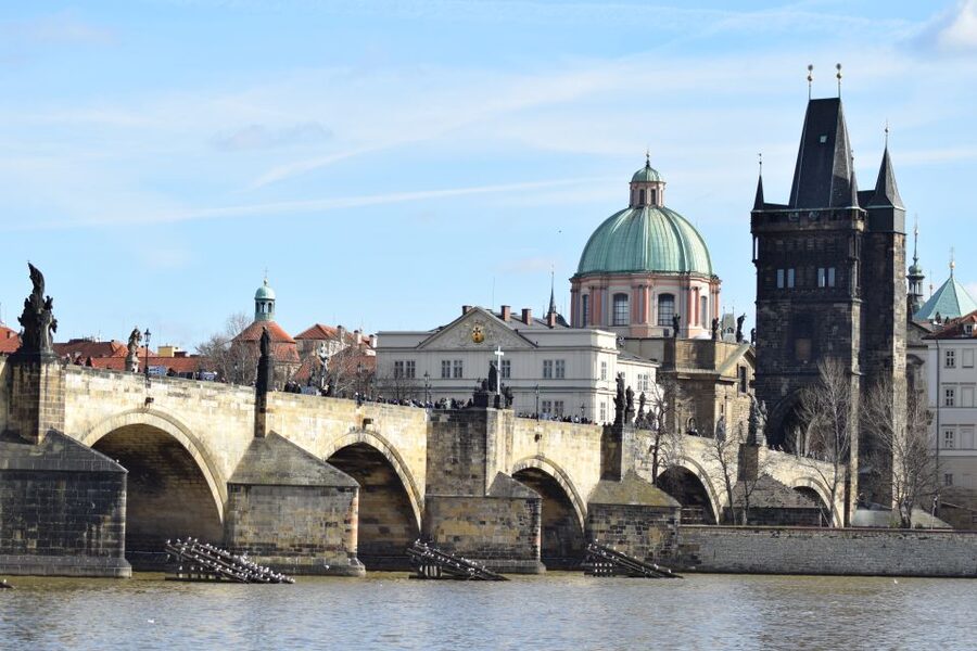 Prague: 3-hour Evening River Cruise with Dinner - Sunset, city lights, and the three-hour timing