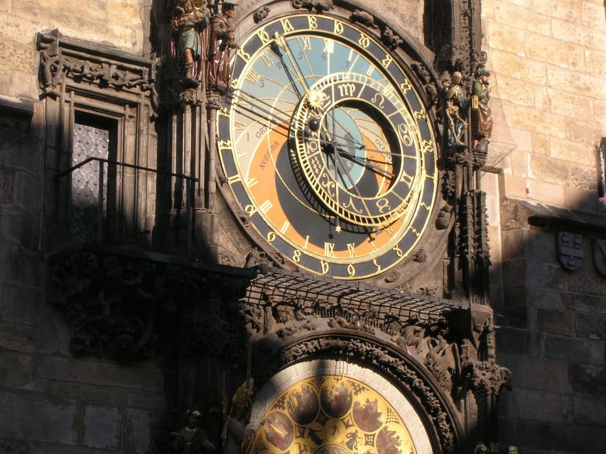 Prague: 3-Hour Old Town and Prague Castle Tour in German - German guides and group size