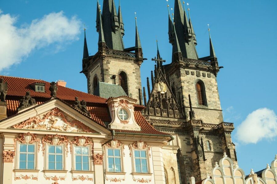 Prague: 3-Hour Old Town and Prague Castle Tour in German - The Astronomical Clock and Old Town stories