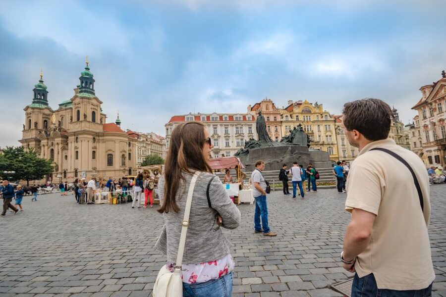 Prague: 3-Hour Walking Tour of Old Town & Prague Castle - Key points at a glance