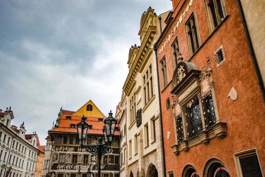 Prague: 3-Hour Walking Tour of Old Town & Prague Castle - Guides, stories, and the value of local advice