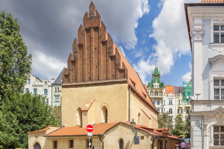 Prague: 4-Hour Segway and Scooter Tour with Lunch and Drinks - Along the Vltava to lunch at Letná Park