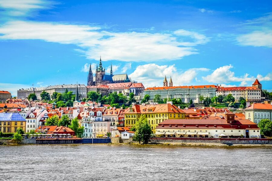 Prague: 45-Minute Sightseeing Cruise to Devil's Channel - Guides Make the Short Format Work