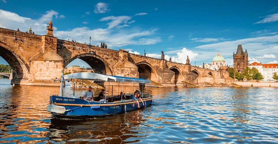 Prague: 45-Minute Sightseeing Cruise to Devil's Channel - Entering Devil’s Channel and Little Venice