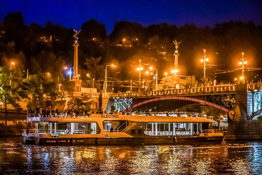 Prague: 50-Minute Sightseeing Evening Cruise - Timing your cruise for the best light
