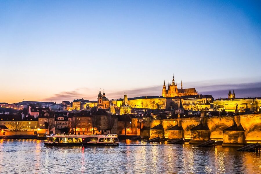 Prague: 50-Minute Sightseeing Evening Cruise - What to bring and how to make the most of it