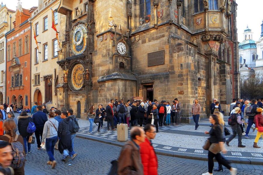 Prague: 6-Hour City Tour including Cruise and Lunch - Meeting behind Tyn Church in Old Town