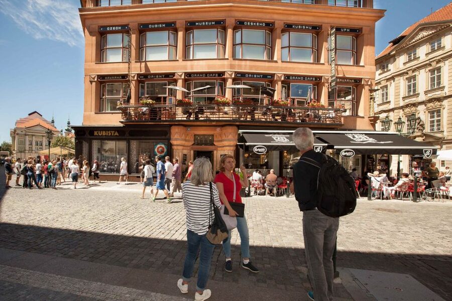 Prague: 6-Hour City Tour including Cruise and Lunch - Tram ride to Prague Castle