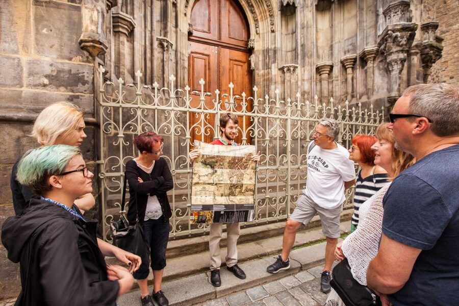 Prague: 6-Hour City Tour including Cruise and Lunch - Astronomical Clock, Charles University, and the old streets