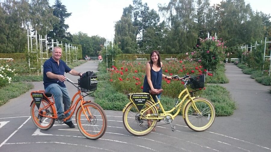 Prague: 7 Best Viewpoints of Prague E-Bike Tour - Letná Park: open space and postcard views