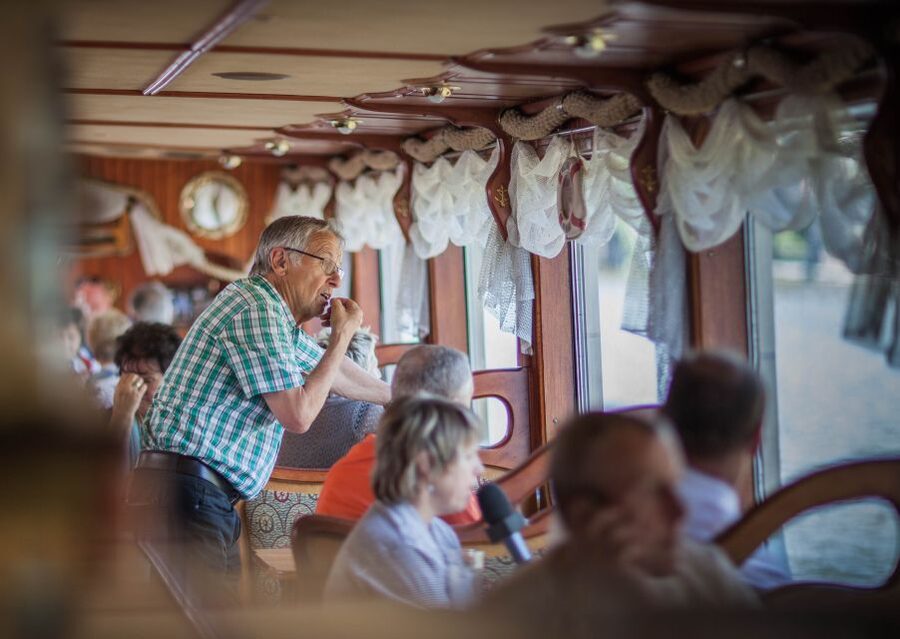 Prague: Afternoon Beer Cruise with Drinks Included - Commentary, music, and the level of service
