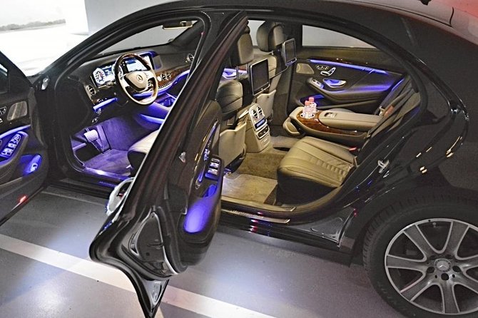 Prague airport luxury transfer by a Mercedes Benz S class - Door-to-door arrival at your hotel