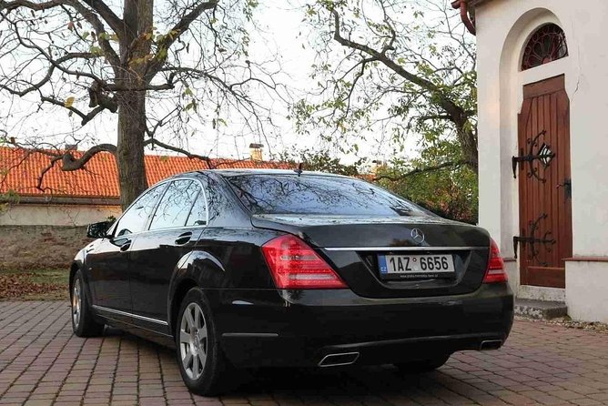 Prague airport luxury transfer by a Mercedes Benz S class - Who will appreciate this private transfer