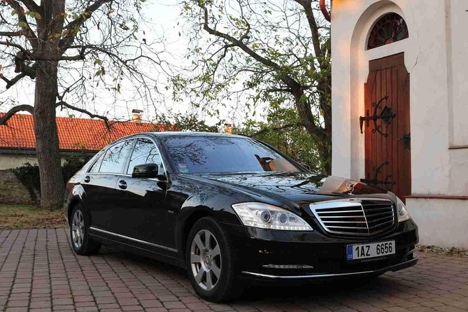 Prague airport luxury transfer by a Mercedes Benz S class - Small details that make the service work