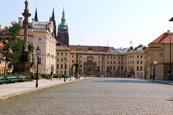 Prague Airport Transfers, Praga Aeropuerto Traslados, ESPAŇOL-ENG - A private ride that starts your Prague visit well