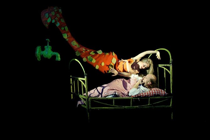 Prague 'Antologia' Black Light Show by Black Light Theatre Srnec - How the non-verbal format affects the experience