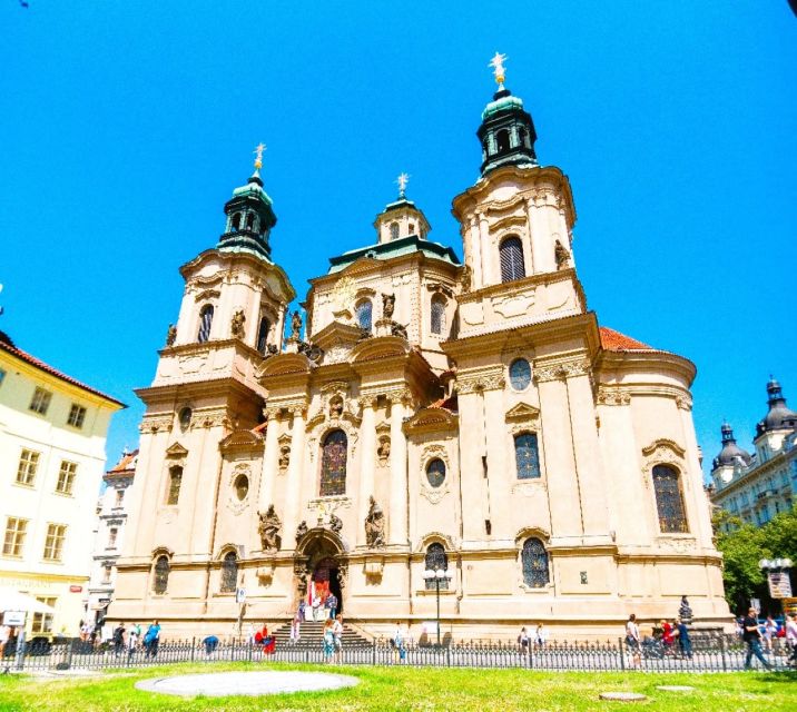 Prague: Astronomical Clock Tower Entry Ticket & Audio Guide - The 20-minute introduction before the clock show