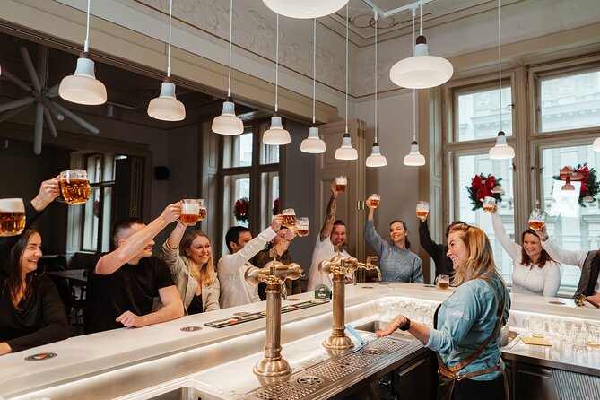 Prague Beer Pouring Class at Pilsner Urquell - Why the foam matters