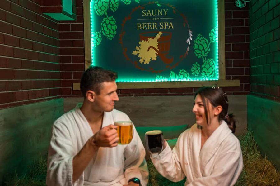 Prague: Beer Spa Experience with Unlimited Beer and Sauna - What happens during the one-hour session