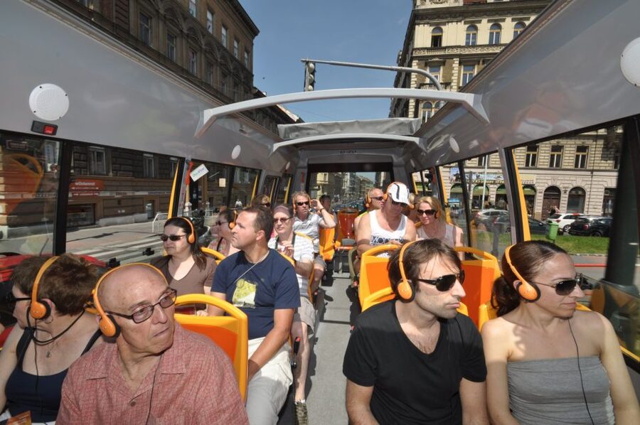 Prague: Big Bus Hop-on Hop-off, Castle Tour and River Cruise - Key points at a glance