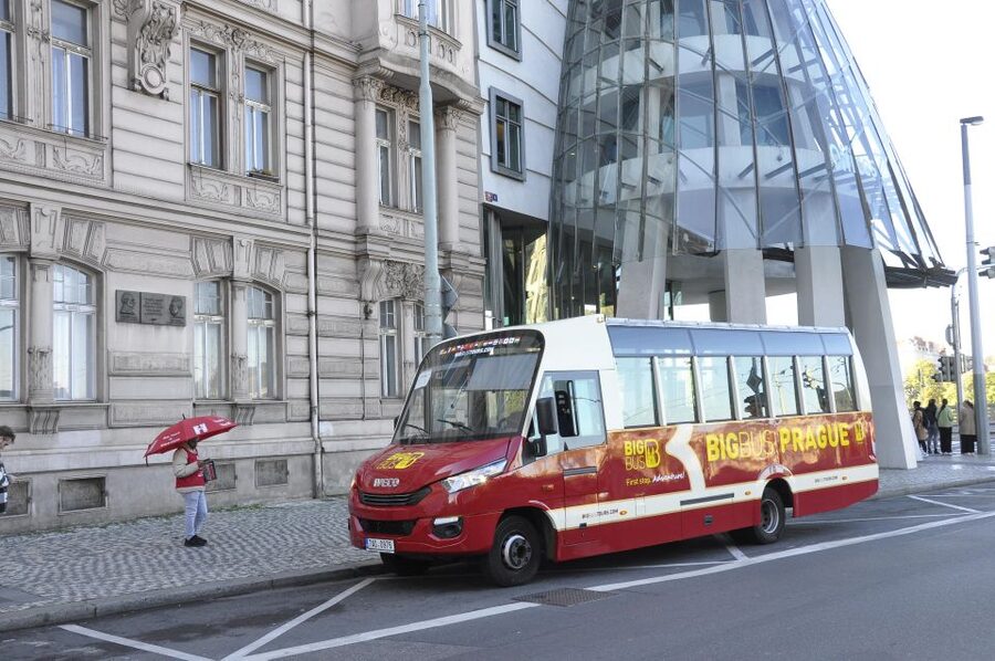 Prague: Big Bus Hop-on Hop-off, Castle Tour and River Cruise - Audio commentary, staff, and the real pace of the ride