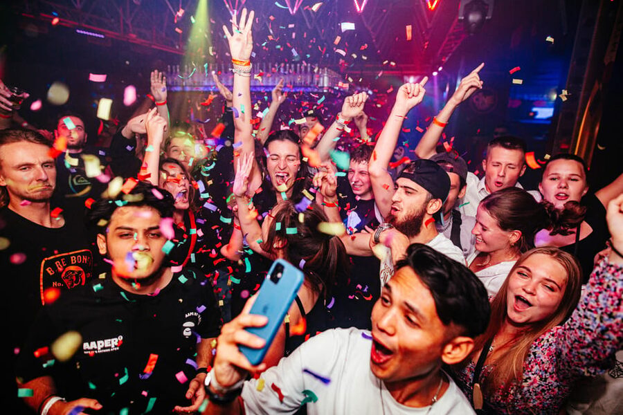 Prague: Boat Party with Unlimited Drinks & After Party Entry - Two hours on the Vltava with Prague below